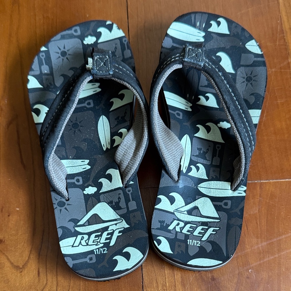 Boys Reef Flip Flops with Surf bottoms